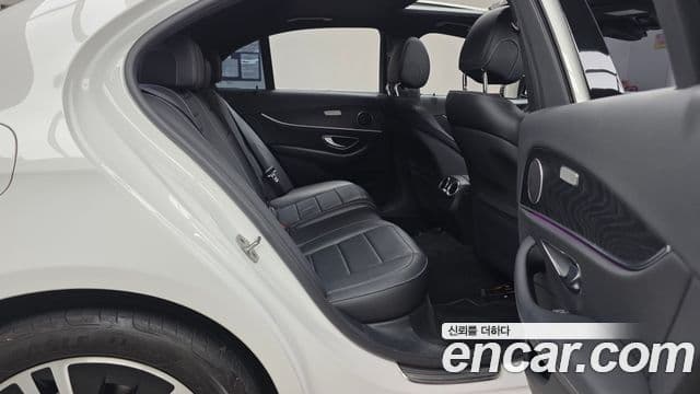 Mercedes-Benz E-Class 2022 — фото 12 из 20