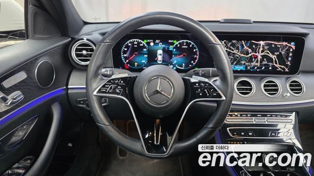 Mercedes-Benz E-Class 2022 — фото 15 из 20