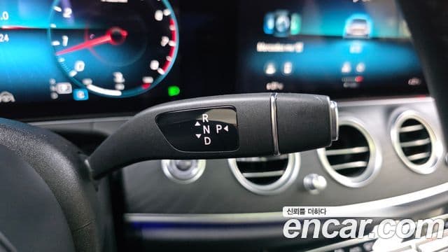 Mercedes-Benz E-Class 2022 — фото 19 из 20