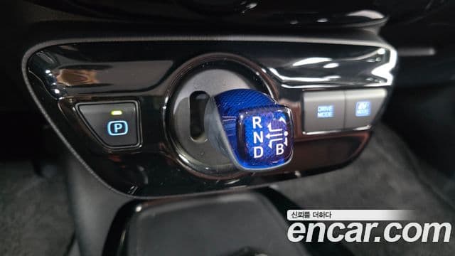 Toyota Prius 2021 — Şəkil 9/20