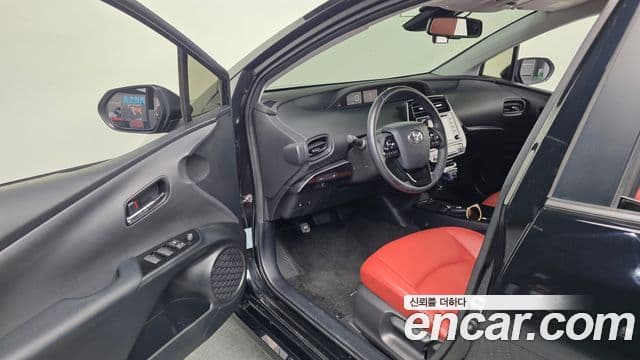 Toyota Prius 2021 — Şəkil 10/20