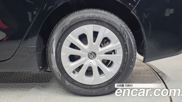 Toyota Prius 2021 — Photo 9/31