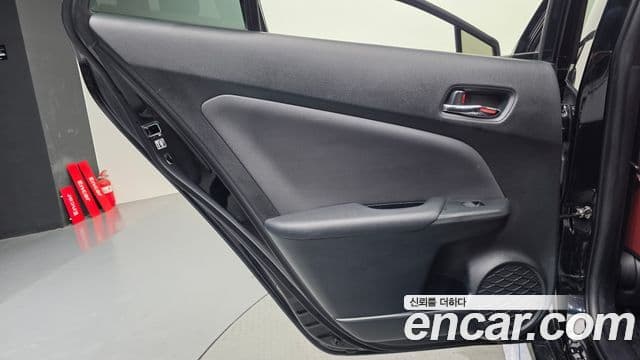 Toyota Prius 2021 — Photo 17/31