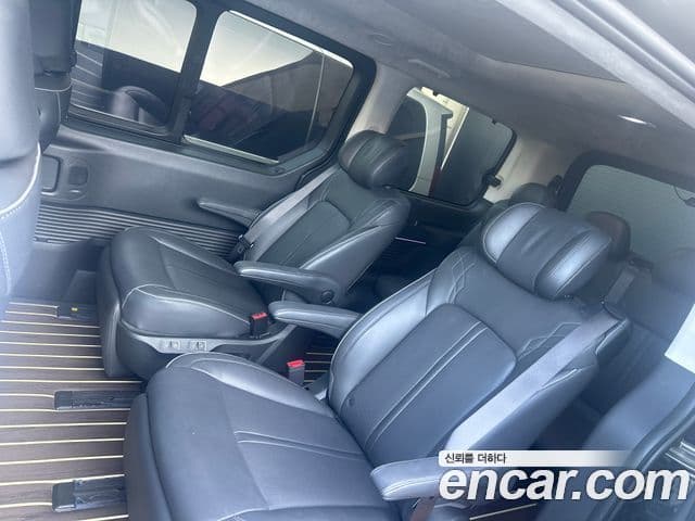 Hyundai Staria 2025 — ფოტო 5/8
