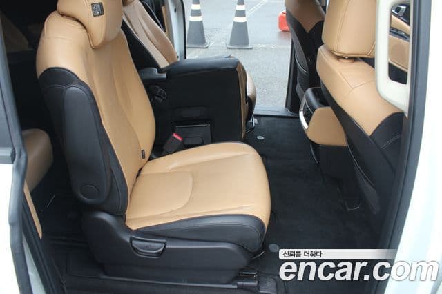 Kia Carnival 2023 — ფოტო 10/20