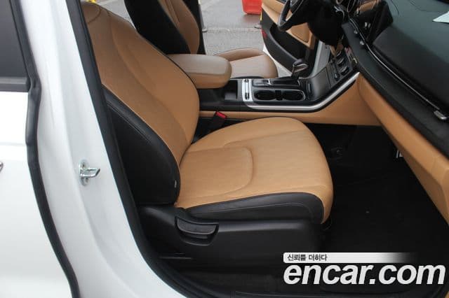 Kia Carnival 2023 — ფოტო 11/20