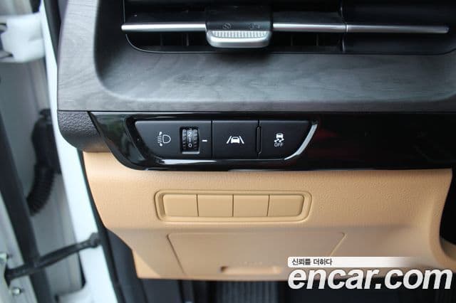 Kia Carnival 2023 — ფოტო 14/20