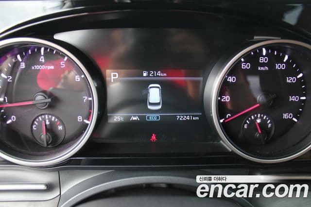 Kia Carnival 2023 — ფოტო 15/20