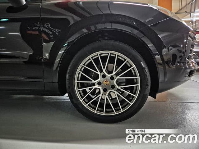 Porsche Cayenne 2022 — Photo 18/20