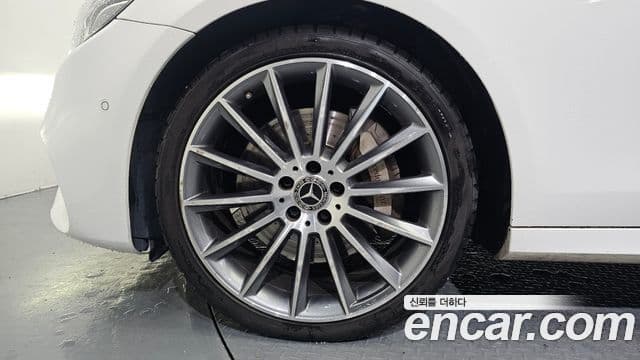 Mercedes-Benz E-Class 2020 — фото 5 из 20