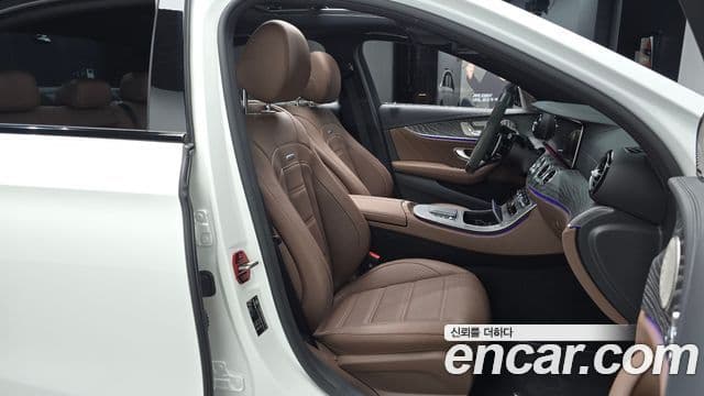 Mercedes-Benz E-Class 2023 — ფოტო 11/20