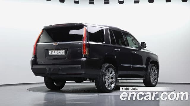Cadillac Escalade 2018 — ფოტო 2/20