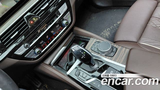 BMW 5 Series 2020 — ფოტო 9/20