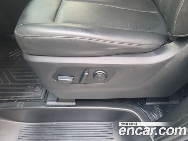 Hyundai Staria 2021 — ფოტო 14/19