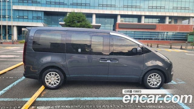 Hyundai Staria 2021 — ფოტო 18/19