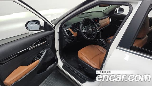 Kia Seltos 2023 — ფოტო 11/20