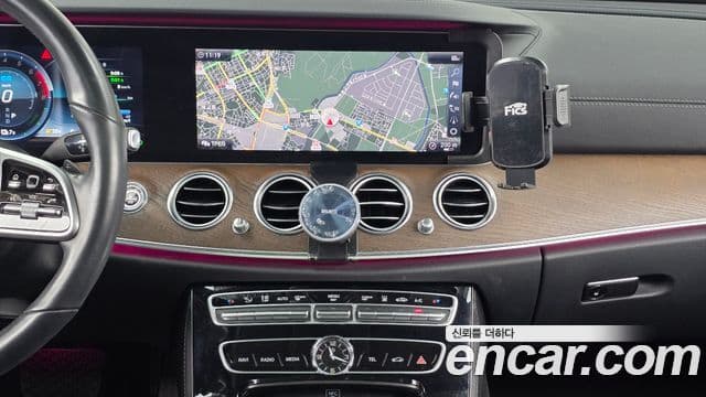 Mercedes-Benz E-Class 2019 — ფოტო 14/20