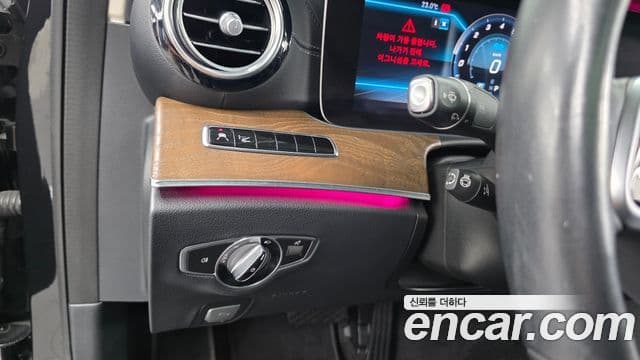 Mercedes-Benz E-Class 2019 — ფოტო 16/20