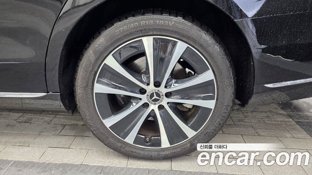 Mercedes-Benz E-Class 2019 — Photo 28/33