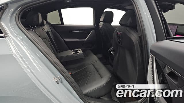 BMW 5 Series 2025 — Photo 17/34
