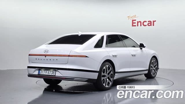 Hyundai Grandeur 2022 — ფოტო 2/20
