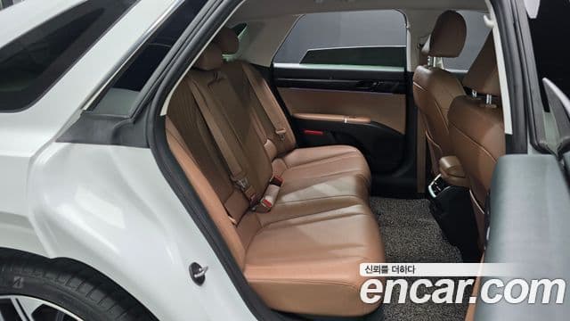 Hyundai Grandeur 2022 — ფოტო 11/20