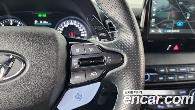 Hyundai Veloster 2021 — ფოტო 16/20