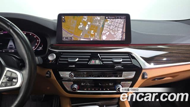BMW 5 Series 2020 — ფოტო 14/20
