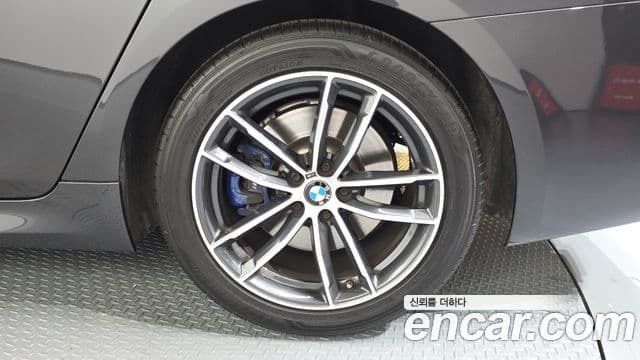 BMW 5 Series 2020 — Şəkil 29/33