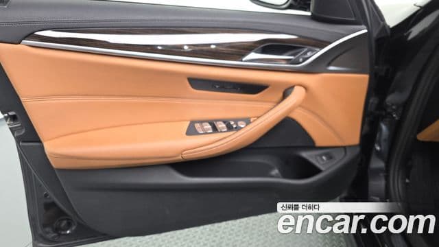 BMW 5 Series 2020 — Şəkil 30/33