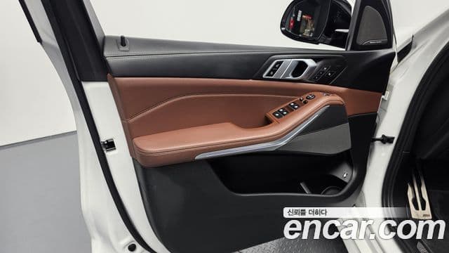 BMW X5 2021 — Photo 17/34