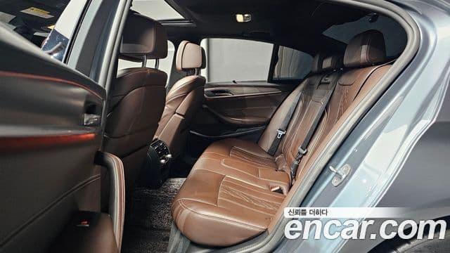 BMW 5 Series 2019 — Şəkil 12/20