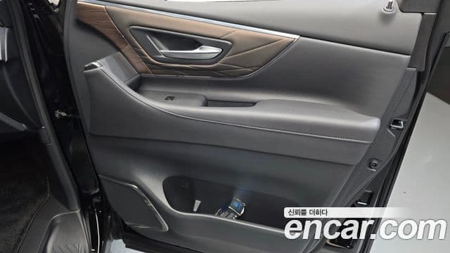 Toyota Alphard 2024 — Photo 15/31