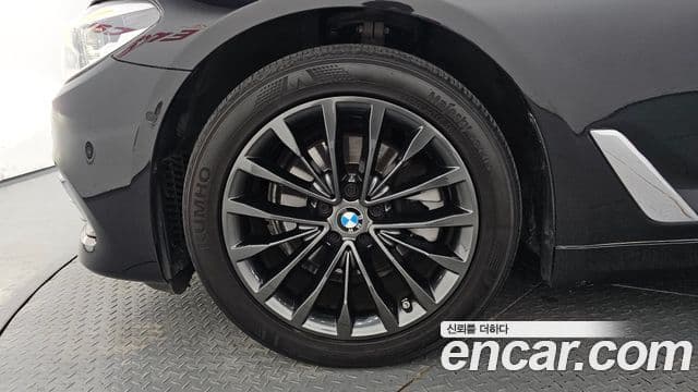 BMW 5 Series 2019 — фото 5 из 20