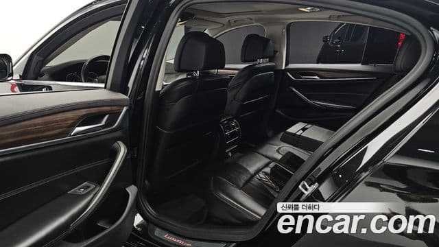 BMW 5 Series 2019 — ფოტო 12/20