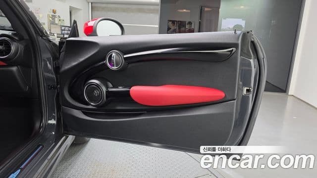 Mini Cooper S 2020 — Photo 23/30