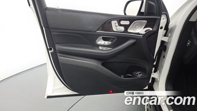 Mercedes-Benz GLE-Class 2021 — Photo 10/32
