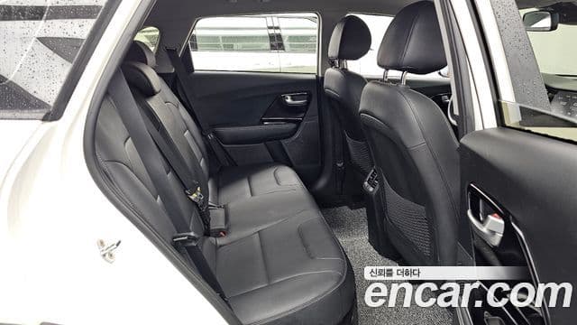 Kia Niro 2020 — Фото 12/20