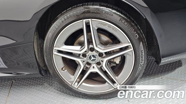 Mercedes-Benz C-Class 2020 — Photo 4/28