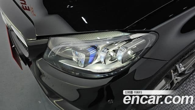 Mercedes-Benz C-Class 2020 — Photo 10/28