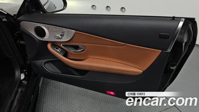 Mercedes-Benz C-Class 2020 — Photo 8/28