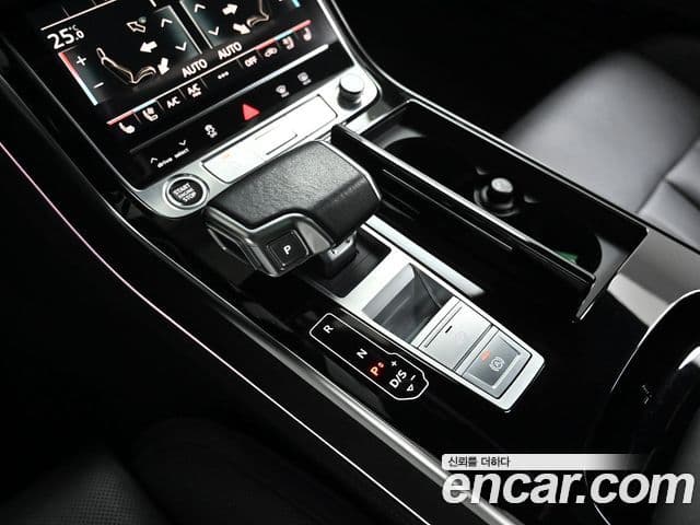Audi A8 2023 — ფოტო 7/20