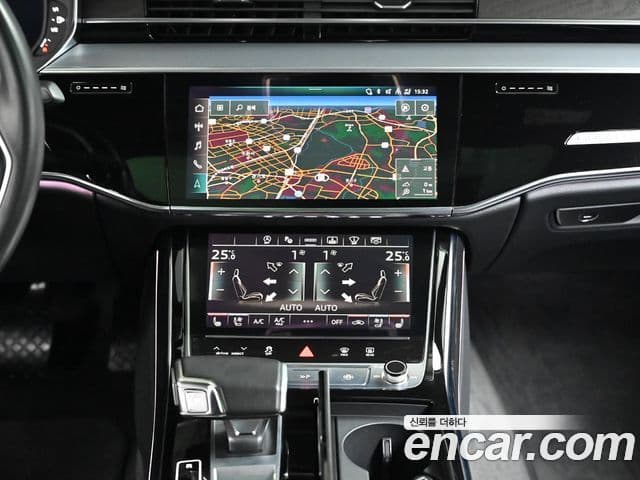 Audi A8 2023 — ფოტო 14/20