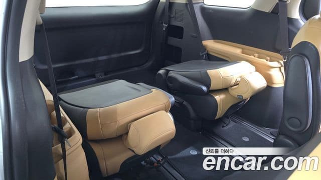 Kia Carnival 2021 — фото 12 из 20