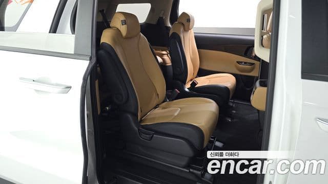 Kia Carnival 2021 — ფოტო 13/20
