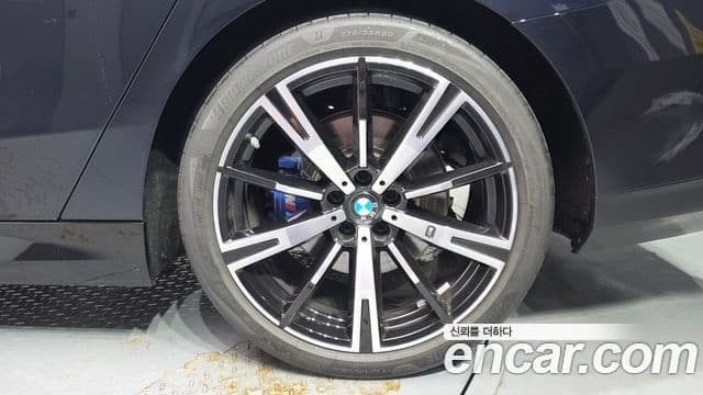 BMW 5 Series 2025 — Photo 3/37