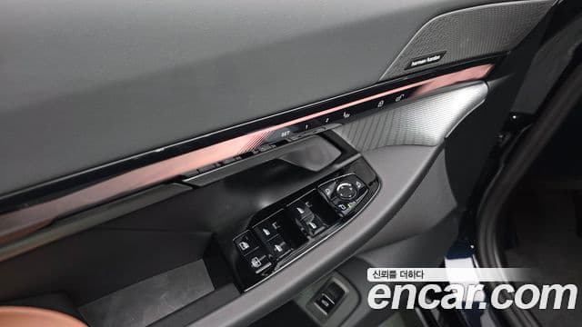 BMW 5 Series 2025 — Photo 19/37
