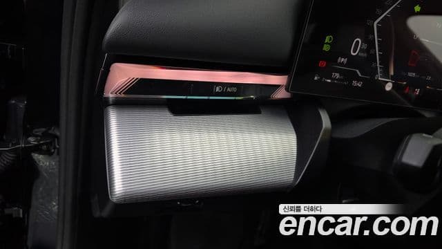 BMW 5 Series 2025 — Photo 17/37