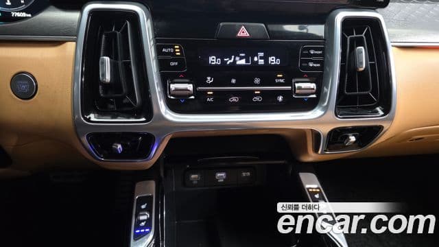 Kia Sorento 2023 — ფოტო 17/20