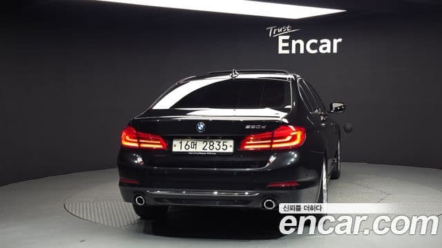 BMW 5 Series 2018 — ფოტო 4/20